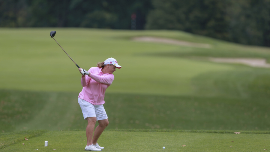 Sue Billek Nyhus plays her tee shot at the third hole during the first round of match play at the 2018 U.S. Women's Mid-Amateur at Norwood Hills Country Club in St. Louis, Mo. on Monday, Sept. 24, 2018.  (Copyright USGA/Matt Sullivan)
